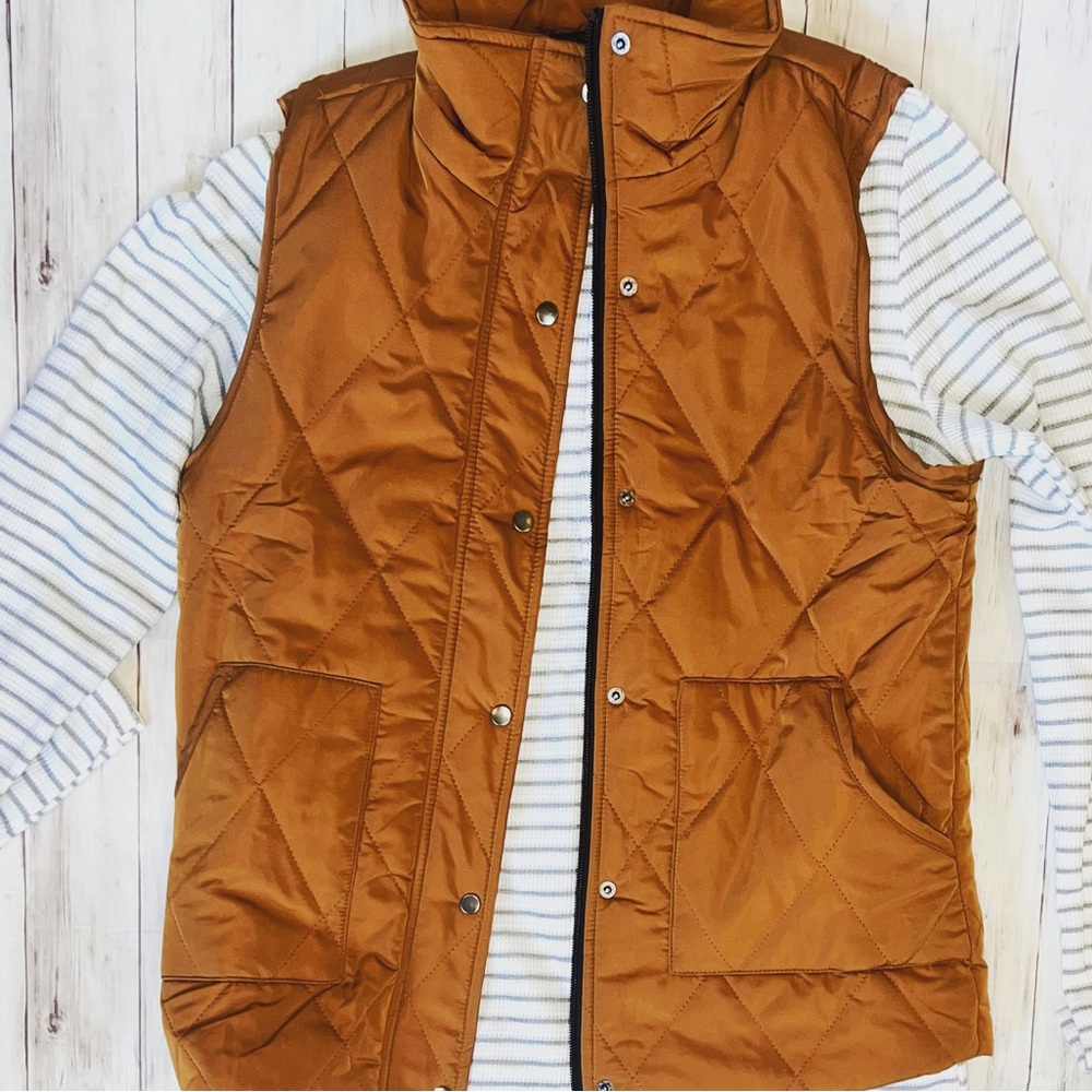 Remy a Full Front Zip Vest with pockets